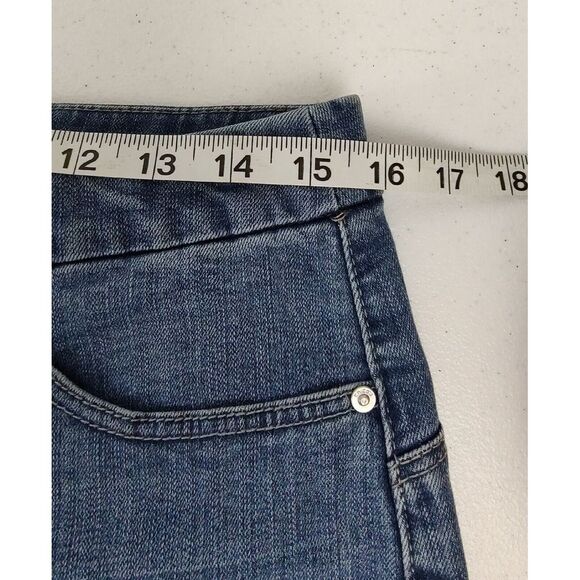 Chicos Jeans Women's 0.5 Short (US 6) Blue Straight Slim Leg Mid Rise Dark Denim - Picture 3 of 10